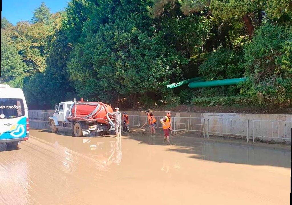 Часть федеральной трассы в Сочи затопили грунтовые воды